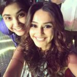 Shibani Dandekar Instagram - On the sets with this mad chick! #loveyoubecky