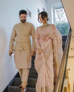 Shibani Dandekar Instagram - I love you @faroutakhtar 

Stunning sari by @anamikakhanna.in 
Styled with love @shaleenanathani 
assisted by my lovely @kajalpatil_04 
gorgeous jewels by @birdhichand 

pictures I will treasure by @sam_and_ekta ⭐️