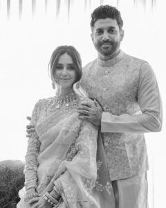 Shibani Dandekar Instagram - I love you @faroutakhtar 

Stunning sari by @anamikakhanna.in 
Styled with love @shaleenanathani 
assisted by my lovely @kajalpatil_04 
gorgeous jewels by @birdhichand 

pictures I will treasure by @sam_and_ekta ⭐️