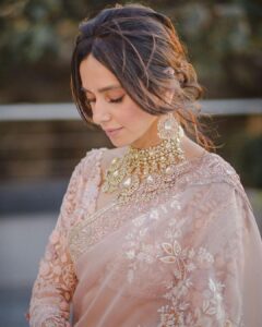 Shibani Dandekar Instagram - I do ⭐️ @faroutakhtar 

My beautiful wedding sari which I will treasure always by @anamikakhanna.in 

styled with so much love by @shaleenanathani 
assisted by my lovely @kajalpatil_04 
gorgeous jewels by @birdhichand 

the best photos by my favs @sam_and_ekta