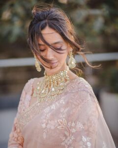 Shibani Dandekar Instagram - I do ⭐️ @faroutakhtar 

My beautiful wedding sari which I will treasure always by @anamikakhanna.in 

styled with so much love by @shaleenanathani 
assisted by my lovely @kajalpatil_04 
gorgeous jewels by @birdhichand 

the best photos by my favs @sam_and_ekta