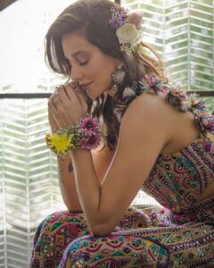 Shibani Dandekar Instagram - ‘Let’s get you married’ they said @payalsinghal @nehalikotian 

This stunning outfit by @payalsinghal 
styled by @khyatibusa 

makeup @inherchair 
hair @reenaduttahairstylist 
assisted by @azima_toppo 

decor @thedramaqueen2012 
photos by @sam_and_ekta