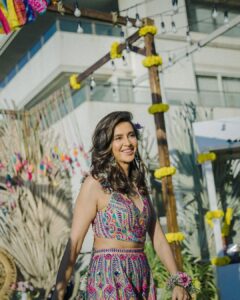 Shibani Dandekar Instagram - ‘Let’s get you married’ they said @payalsinghal @nehalikotian 

This stunning outfit by @payalsinghal 
styled by @khyatibusa 

makeup @inherchair 
hair @reenaduttahairstylist 
assisted by @azima_toppo 

decor @thedramaqueen2012 
photos by @sam_and_ekta