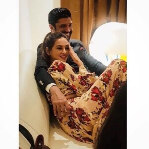 Shibani Dandekar Instagram - i’m not good with the poetry so imma go with ... wedding vibes with my Foo❤️ my sisters wedding just to be clear ! 😂😂 @faroutakhtar #thatbrowngirl outfit by the lovely @shehlaakhan 
#Repost @faroutakhtar
・・・
—
Tum muskuraado zaraa
Chiraag jalaado zaraa
andhera hataado zaraa
roshni phailaado zaraa ❤️⭐️ @shibanidandekar

Image - @neelio 😊🙏🏼