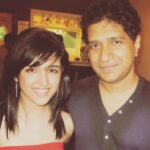Shirley Setia Instagram – Mujhse ye likha nahi jaa raha tha.. 😢

My favourite then, my favourite now, my favourite forever.

I have looked upto you all my life. Be it the emotions through your music, or your humble nature … Met you 3 times and every time I could not gather the courage to speak much with you.. yet you humbly heard me, and always wished me well.

KK sir, words will not express how much you and your music has inspired me.. This loss feels personal. Mujhe toh abh bhi believe nahi ho raha hai… 💔

Kyunki tu dhadkan… main dil.. 🥺🙏🏻 

RIP KK sir.. 
Om Shanti..