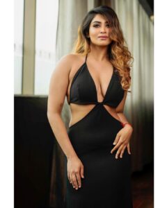 Shivani Narayanan Instagram - Hey👋 

@prachuprashanth 
@chaitanyarao_official 
@vurvesalon 
@holidayinnchennai 
@indu_ig