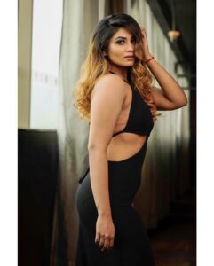 Shivani Narayanan Instagram - Hey👋 

@prachuprashanth 
@chaitanyarao_official 
@vurvesalon 
@holidayinnchennai 
@indu_ig