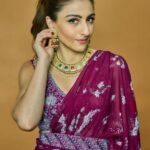 Soha Ali Khan Instagram - Feeling festive 🪔 #aboutlastnight #prediwali #vibes Outfit: @sanabarrejaofficial Jewellery: @beenarahejafinejewellery Photographer: @kvinayak11 PR: @thewisedesign @parmitasujan