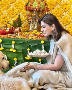 Sonali Bendre Instagram - Bappa. Modak. And my Icy ♥️ 

गणपति बाप्पा मोरया 🙏🏼