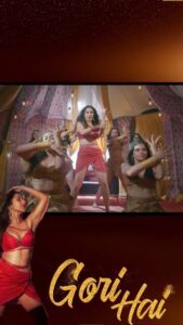 Sophie Choudry Instagram - Gori Hai out now!!!! 
Beyond excited to share our incredible effort. So grateful for each one of my team who gave more than 200% heart & soul to this project❤️ Now it’s out of our hands & into your hearts & playlists🤞🏼💥🔥❤️🙏🏼

#gorihai #sophiechoudry #indipop #OGpopdiva #90s #trending #newsong #music #party #explorepage 

Thank you my epic directors Ajay and Lovey with me since 20yrs & my amazing choreographer Yassh who is only 22! My awesome glam squad Jerry, Divya, Tina, my DOP Sachin & the art team Pankaj & Snigda. And my incredible girls, many of whom did a video for the first time. The production & post team, the poster & PR team.. it takes an army & the list is endless. And last but not least, Vikram & Shekhar. We’ve made a killer song & kept the Integrity of the original. Grateful & Proud! Thank you Bappida for this awesome melody. Praying we’ve done it justice❤️🙏🏼🤞🏼💥

Song recreated by: Vikram Montrose 
Song recreated & additional composition, Vikram Montrose 
New lyrics: Shekhar Astitwa
Original song: Bappi Lahiri
Original lyrics : Anjaan
Song mixed & mastered by Eric Pillai@ (Future Sound Of Bombay)
Vocals dubbed at Studio 504 by Rahul Sharma

Video
Production House: Aura Creative
Video Director: Ajay Arora & Lovel Arora (Colossus)
DOP: Sachin Gadankush
Editor: Arvind Akhilesh Shukla

Special thanks Champak Jain & Ajay Chaudhary (Ace Group)

Choreographer: Yassh Kadamm
Assist Choreographer: Ankita Gupta
Performers: Alyonaa Talukdar, Fiona Goradia, Dhwani Mondal, Neha Kate, Surbhi Sharma, Yesha Shah, Kareena Solanki, Kashish Sharma

Production Designers:
Snigdha Karmahe & Pankaj Poal

Line producer: Pradeep Singh
Assist Line Producer: Manoj
Team Sophie 
Makeup: Divya Chablani
Hair: Tina Mukherjee
Costumes: Jerry D’Souza 
Jewellery : Amrapali

Performers costume: Bipin Tanna, Niraj Ruparel
Makeup: Rahul Gupta
Hair: Priya Pawar

Posters, Teasers: HSL studios 
PR: Butterfly communications 

Thank you Tanuj Garg (my rock), Tanima Khosla