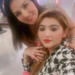 Sunny Leone Instagram - All my ladies!! @doll_0229 @sheenasgoodlife @dr.priyanka.bhoir @aisha1401 @rashimaniar Riya & Gurpreet