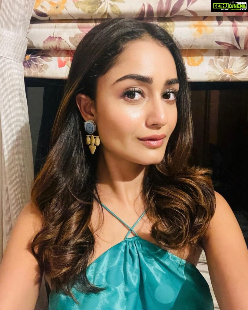 Actress Tridha Choudhury HD Photos and Wallpapers May 2022 - Gethu Cinema