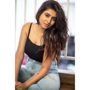 Varshini Sounderajan Instagram - Wishing you all a very happy and a prosperous NEW YEAR 2022 

📸 @chinthuu_klicks