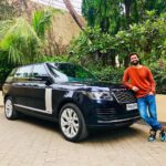 Vicky Kaushal Instagram - Welcome Home buddy! Thank you Navnit Motors Jaguar Land Rover Mumbai, for an amazing experience. @landrover_in
