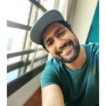 Vicky Kaushal Instagram - Pass it on and do return. “🙂”