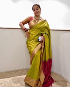 Vidya Balan Instagram - Gearing up for the festive season, candids and khushiyaan 🌺💛✨

Hair - @bhosleshalaka 
Makeup - @harshjariwala158
