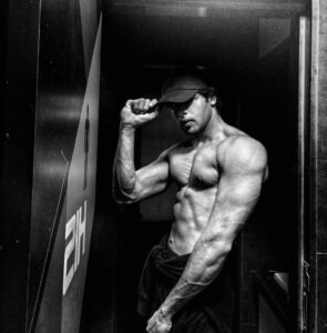 Abhimanyu Dasani Instagram - May I come in ? 
#IllAskNicelyOnlyOnce 
#doorsofopportunity 
Motivation courtesy @ranveersingh