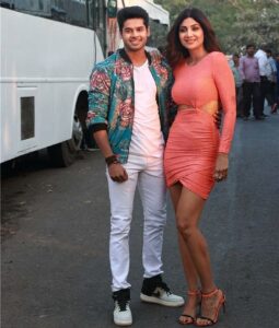 Abhimanyu Dasani Instagram - Happy birthday @theshilpashetty ! 
Thank you for guiding me on and off sets, helping me understand cinema, diet, workout, dealing with humans and most importantly how to exude positivity like you do! 
You deserve the best! Thank you for being you 🤗
Your friendly neighborhood Nikamma 🐼