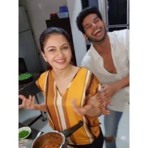 Abhimanyu Dasani Instagram - When the student becomes the teacher🤦🏻‍♂️🙆🏼‍♂️🤷🏽‍♂️ @bhagyashree.online