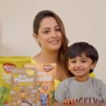 Anita Hassanandani Instagram - My JaanuuuPaaanuuuuuu is all smiles with @slurrpfarm You guys have to try the millet noodles OUR FAV