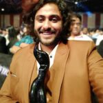 Antony Varghese Instagram - A dream come true !! Last night got my #blacklady😍 Receiving #Filmfareaward for the best debut actor (south) for #Angamalydiaries was such a proud moment for me & the whole team. Thank you all for ur great support. ❤ My dream has turned in to a reality. Yesterday was the one of the best days of 2018. A big thanks to my stylist @soorajskofficial for the new look & the dapper bespoke suit. 🤩 Thank you so much @lijo_lebowski @chembanvinod and @actor_vijaybabu for this. Thank God and all my dear viewers. #positivevibes ✌🏻 Novotel Hyderabad Convention Centre