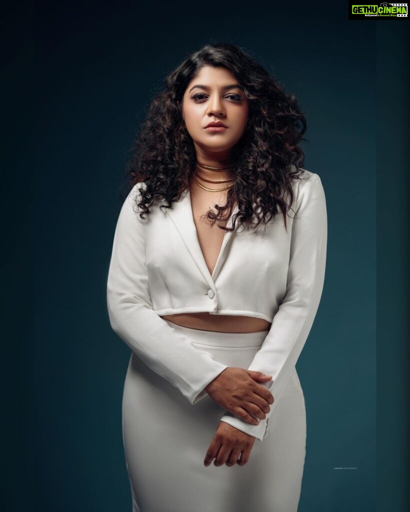 Aparna Balamurali Instagram - White & Wholesome 🤍 . . 📸 @jiksonphotography Wearing @ziplinemade HMU @themixandbrows_by_fathimajmal Styling & Creatives @theitembomb Studio @maxxocreative