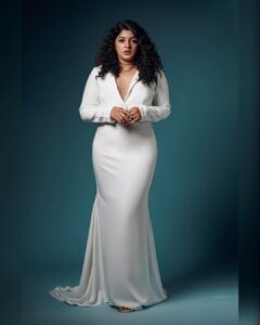 Aparna Balamurali Instagram - White & Wholesome 🤍
.
.
📸 @jiksonphotography
Wearing @ziplinemade 
HMU @themixandbrows_by_fathimajmal
Styling & Creatives @theitembomb
Studio @maxxocreative