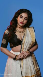 Arya Instagram - വിഷു 2022 ❤️

Concept & styling @sabarinathk_ 
Captured by @vivekmenonphotography 
Videography @sujith__ramakrishnan 
MUA @mukeshmuralimakeover 
Saree @supriya_weavers_kuthampully 
Jewelry @meralda.jewels 
Studio @maxxocreative 
Special thanks @pranavraaaj @huwais.m 

#vishu2022 #celebration #keralam #newyear #loveandprosperity #reelsinstagram #reelitfeelit