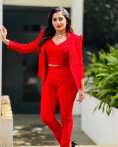 Arya Instagram - Cheers to new beginning 🥂❤️

For START MUSIC SEASON 4 💕

Costume & Styling @sabarinathk_ 
MUA @mukeshmuralimakeover 
Pc @unaiseadivadu 

#startmusic #season4 #lovemyjob #lovelylife #fashionista
