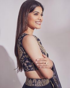 Asha Bhat Instagram - Palat 😉 

@dilesha_shafa @swathiveldandi_official @karnikajewelshyd @arifminhaz @shivani.shettyehmua 
#oridevuda
