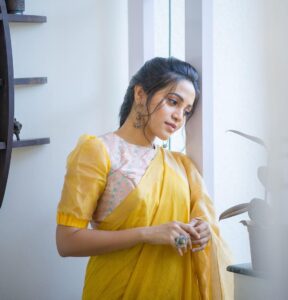 Bhavani Sre Instagram - Photography - @rp3825 

Styling - @style.with.kr 

Make up - @chisellemakeupandhair 

Hair - @tangled_by_ila 

Saree - @hashtagazhagi 

Blouse - @talesofthayal 

Jewels - @bhavyarameshjewelry 

@madhuskumar ❤️