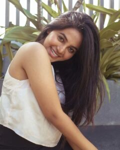 Bhavani Sre Instagram - Never miss a chance to smile ! 💫 @kanmaniphotography