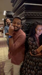 Darshana Rajendran Instagram - #jayajayajayajayahei 🥶🥶
 ശാന്തേ
സൗമ്യേ
ശാലീനേ
ശ്രീലോലേ

വീടിൻ സൗഭാഗ്യം നീയേ നീയേ...

ദാസീ
മന്ത്രീ
ഭാര്യേ
സഹോദരീ

ആണിൻ ഐശ്വര്യം
കാക്കുന്നോളേ... 😁

@darshanarajendran @azeesnedumangad