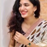 Deepa Thomas Instagram - This watch is my personal favourite from all !! 🌼 Celebrating the festival of Onam with @danielwellington ’s gorgeous watch that is so perfect for this festive season 🌸 Head to @danielwellington ’s website to get some exciting discounts of up to 30% off or get a FREE Classic bracelet with any Iconic Link watch. Additionally use my code *DEEPADW* to get a 15% off on the website www.danielwellington.com #ad #dwindia #danielwellington