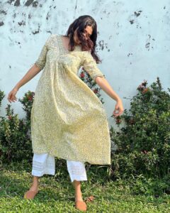 Deepa Thomas Instagram - All I want is
a clear mind &
a happy heart 🤍

Makeup & hair by @femy_antony__ 😘