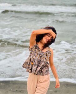 Deepa Thomas Instagram - Easy breezy! ❤️

Beautiful Kalamkari Print tie Top & pant : @tedddstories ❤️