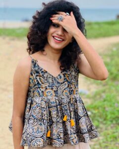 Deepa Thomas Instagram - Easy breezy! ❤️

Beautiful Kalamkari Print tie Top & pant : @tedddstories ❤️