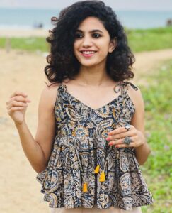 Deepa Thomas Instagram - Easy breezy! ❤️

Beautiful Kalamkari Print tie Top & pant : @tedddstories ❤️
