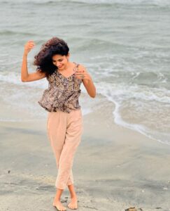 Deepa Thomas Instagram - Easy breezy! ❤️

Beautiful Kalamkari Print tie Top & pant : @tedddstories ❤️