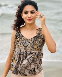 Deepa Thomas Instagram - Easy breezy! ❤️

Beautiful Kalamkari Print tie Top & pant : @tedddstories ❤️