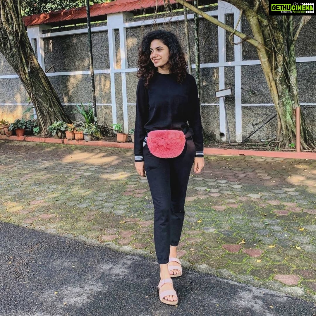 Deepa Thomas Instagram – The fluffy pinky waist pouch @stuffsunique1 💗 ...