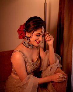 Deepa Thomas Instagram - Special post to my 100k family ! 🌹 
 Thankyou for all the love and support 🥺❤️

Dress designed by the very talented designer @leirakuncysiby ❤️ 
Makeup & hair : @vijilsmakeover Loved your Makeup & especially the way you do hair styling -it's amazing 🔥
📸 : @arshadh_pa @amalkumarj This is one of my favorite photographs. ✨
Retouched by @rakesh_kannan_
A big thanks to @greentreesathirappilly
for this beautiful location. 
Jewellery : @bliss_bridal_collections

Thankyou @v_i_s_h_n_u_p @anoopmalayil @unni.pradeep for all your help you have done throughout the shoot ☺️🤗