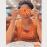 Deepa Thomas Instagram – My version of posing for Fanta 🍊 
Studio – @salkararestaurant 🤤
Still Photographer- @anarkali_nazar♥️ #saladsofinstagram #food Salkara Restaurant Kochi