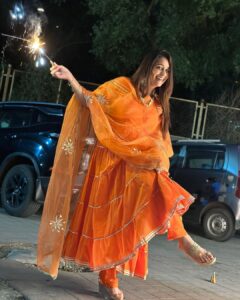 Dipika Kakar Instagram - Happy Diwali Everyone!!!❤️ 

Khoob Masti Karo!!! Khoob Khao!!! Khoob Enjoy Karo❤️❤️❤️ & Please stay safe everyone 🤗🤗
.
.
My outfit : @aachho 
Footwear: @crimzonworld 
Earings: @jhaanjhariya 
PR: @dinky_nirh