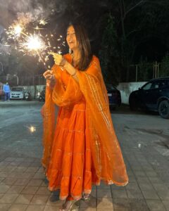 Dipika Kakar Instagram - Happy Diwali Everyone!!!❤️ 

Khoob Masti Karo!!! Khoob Khao!!! Khoob Enjoy Karo❤️❤️❤️ & Please stay safe everyone 🤗🤗
.
.
My outfit : @aachho 
Footwear: @crimzonworld 
Earings: @jhaanjhariya 
PR: @dinky_nirh