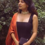 Esther Anil Instagram - Dressed up for Sadya. 🙃 Wearing @cameella_boutique Accessories @_elle_jewel_ 📸 @evan.anil