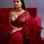Esther Anil Instagram - Wine hues 🍷✨ This time I chose to wear @cameella_boutique 's organza silk - ruffled saree with a v-neck floral printed blouse, paired along with a lovely multi coloured choker. Lovely team ✨ Photographer @arun_payyadimeethal Make up and hair dearest @jo_makeup_artist Styled by @stylestoriesbypriyanka Wearing @cameella_boutique Accesories : @silver_andsalt Photography team : @_creative_folksy_ Studio : @poojastudioskochi DOP : @kannandas__ @shalih_cocktail @sanish_sani_ ✨