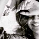 Isha Chawla Instagram - Every time you smile, smile from your heart and see the world smile with you . A wholehearted laugh . Happy Monday ❤️. P.C - @priyawal #mondaymotivation #blacknwhitephotography #love #smiles #happiness #heart #wholeheartedsmile #jhumkas #photographyofinstagram #happiness #gratitude