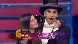 Kainaat Arora Instagram - #GiimaAwards #presenter #TB #Kainaatarora #Giima #Awards #kainaataroraofficial #kainaataroraupdates #ranveersingh #redcarpet #valentino #kainaat_arora
