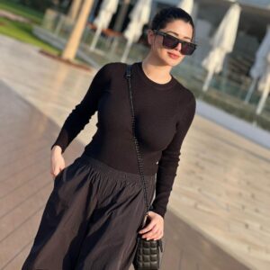 Kainaat Arora Instagram - Walking down the lanes Of Compassion & Staying away from all Evil eyes 🧿🧿🧿 Wearing the blinders On 🐎🐎🐎
.
.
#LetsGo #kainaatarora #DownTheMemorylane #KeepMoving #WearYourBlinders 🐎🐎🐎🐎🐎🐎🐎🐎🐎